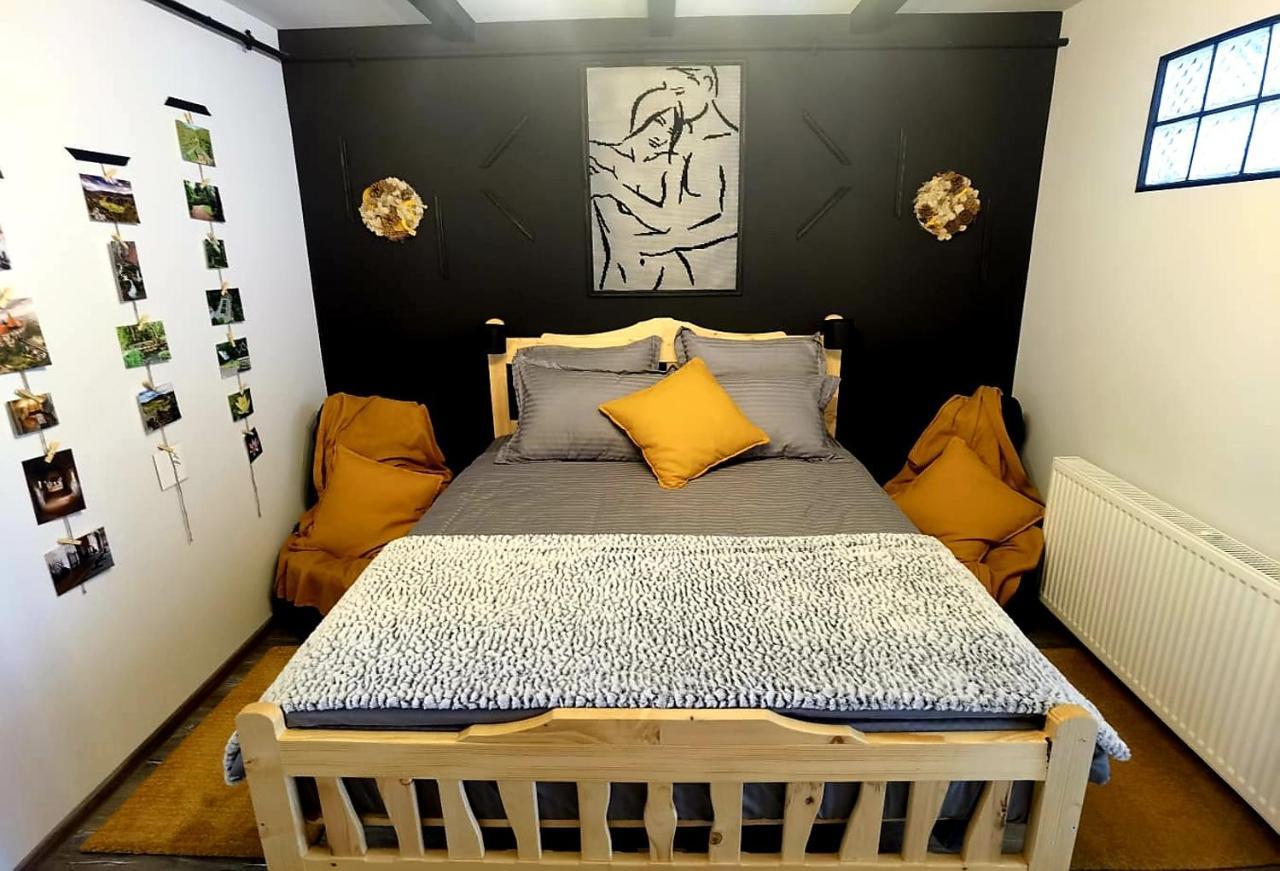 Night Lotus Apartment Hunedoara Exterior foto