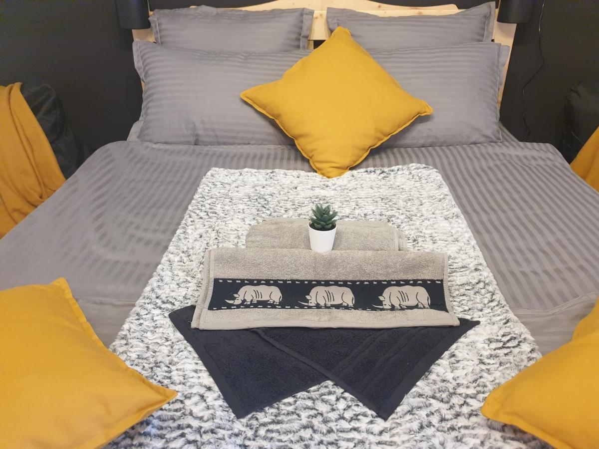 Night Lotus Apartment Hunedoara Exterior foto